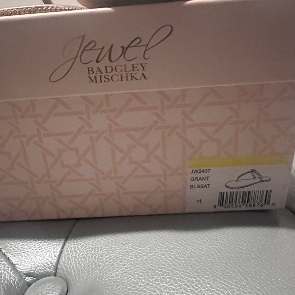 New Jewel Badgley Mischka Women's Grant Blush Satin, Pearl Stud Sandals size 11 - Picture 5 of 6